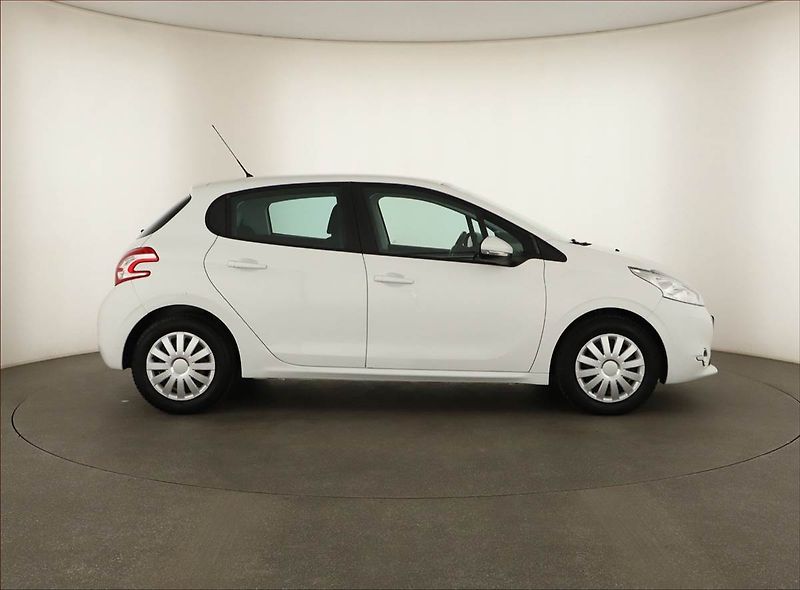 Peugeot 208 (2014) 1.2 PureTech, Tempomat - fotka 6 z 12
