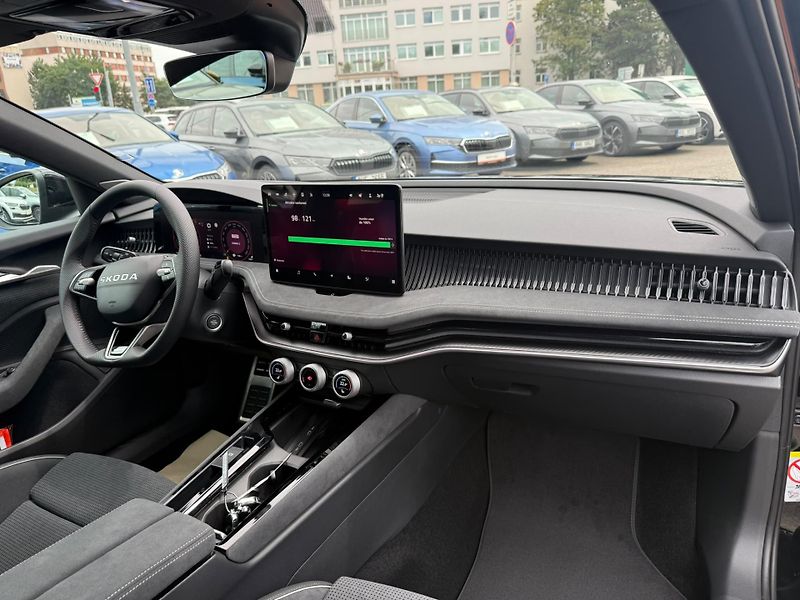 Škoda Superb Sportline 1,5 TSI iV 200 kW DS - fotka 11 z 27