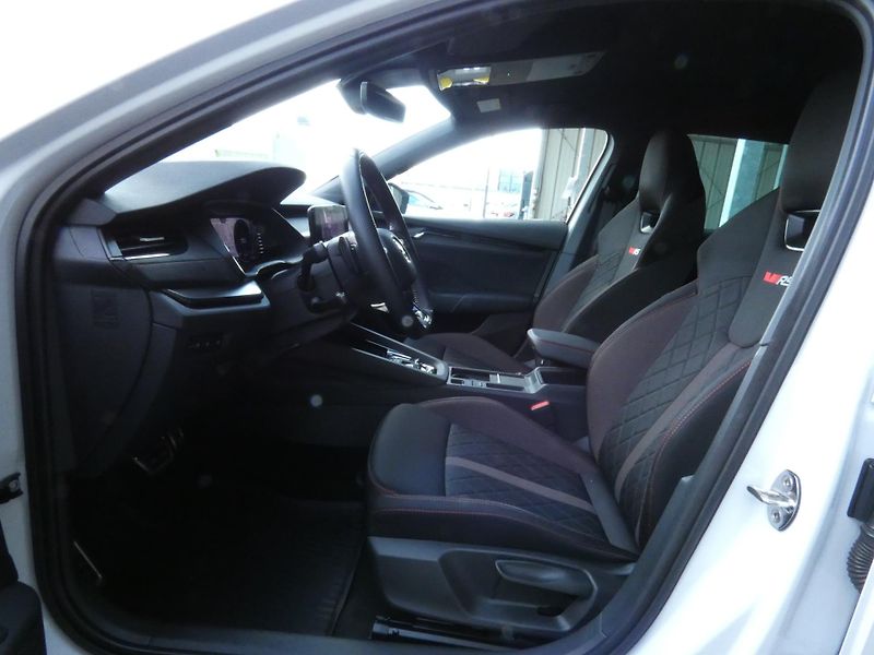 Škoda Octavia (2023) Combi RS 2.0 TDI 147KW 4x4 - fotka 18 z 30