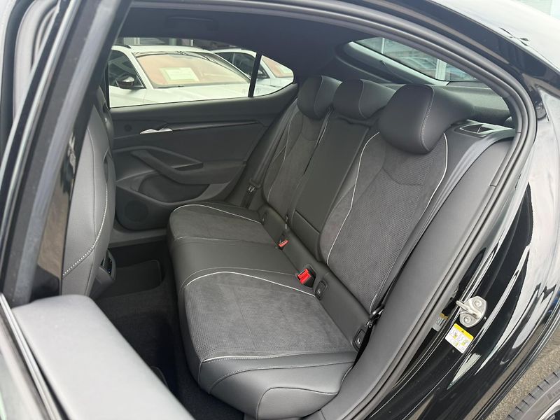 Škoda Superb Sportline 1,5 TSI iV 200 kW DS - fotka 22 z 27