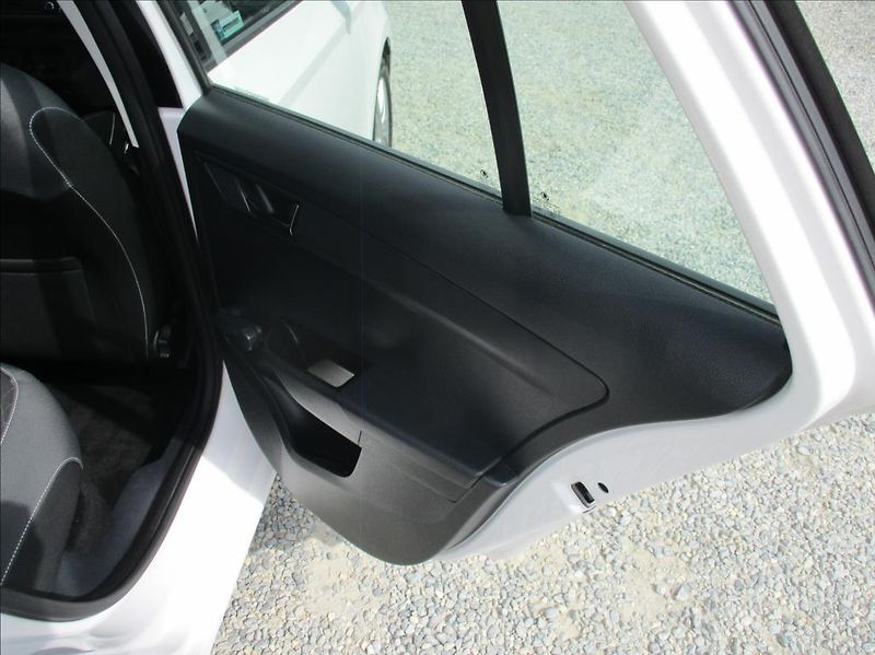 Škoda Fabia 1,0 TSI, servis,DPH,1.maj,CZ, - fotka 12 z 43
