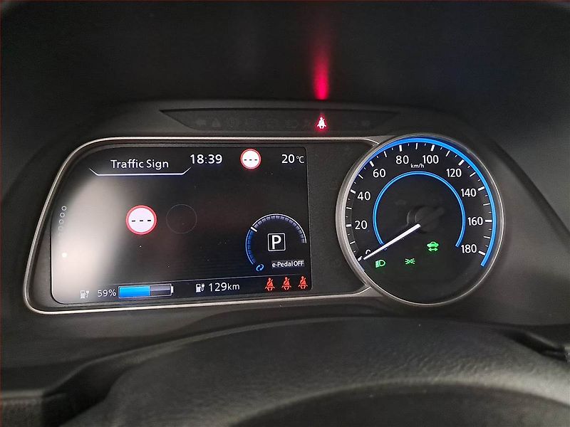 Nissan Leaf (2019) 40 kWh, Automat, Tempomat - fotka 11 z 16