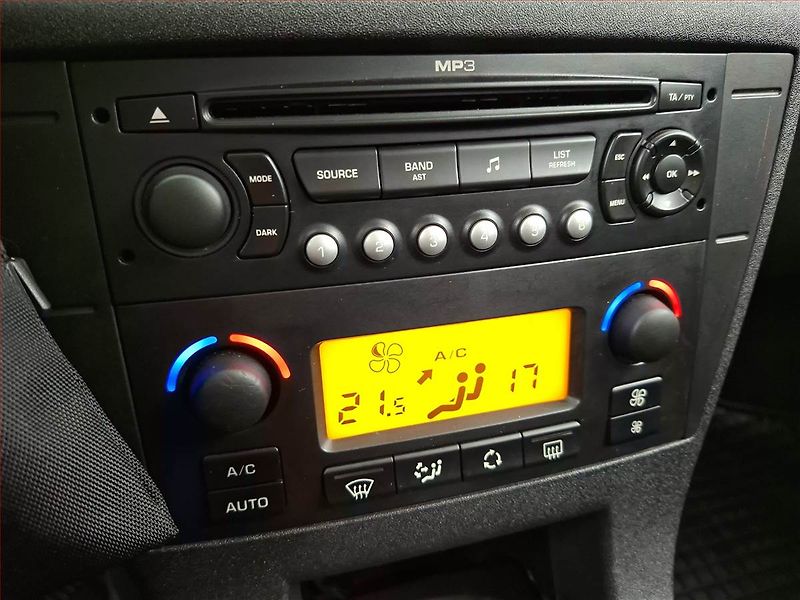 Citroën C4 (2008) 1.6 16V, po STK, Tažné, Klima - fotka 14 z 16