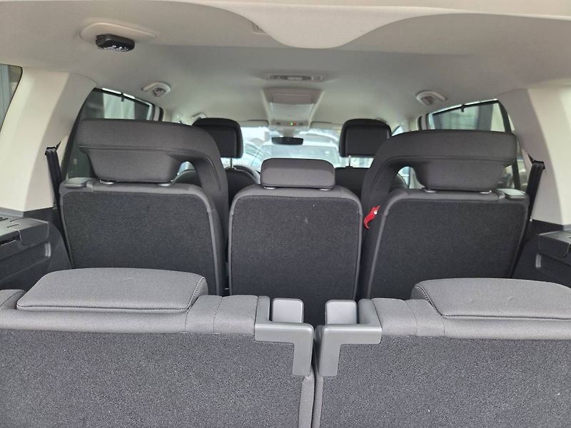 Volkswagen Touran (2026) 1.5 TSI DSG 7míst - fotka 40 z 49