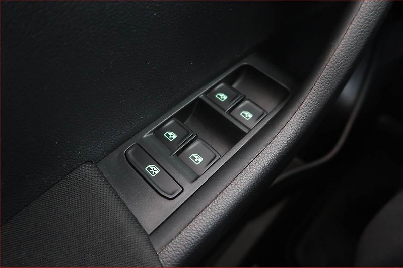 Škoda Fabia (2017) Style 1.0 TSI, Automat - fotka 17 z 18