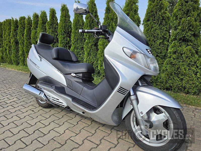 Suzuki Burgman 400 (2001) - fotka 2 z 9
