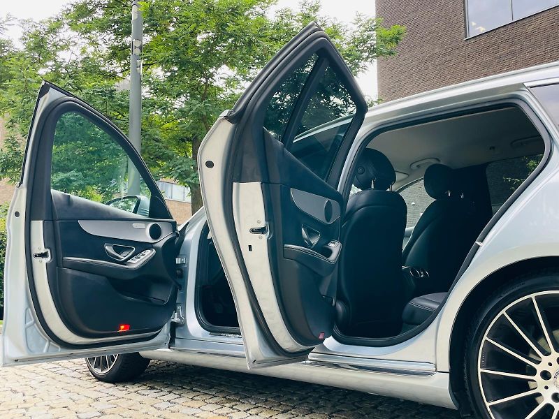 Mercedes-Benz Třídy C 220D MANUÁL VÝHŘEV SENZORY LED - fotka 22 z 52