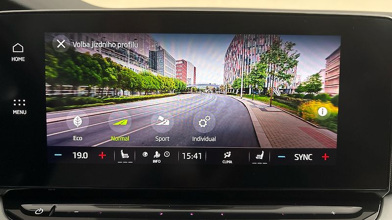 Škoda Octavia 2.0 TDI DSG Style Combi - fotka 25 z 26