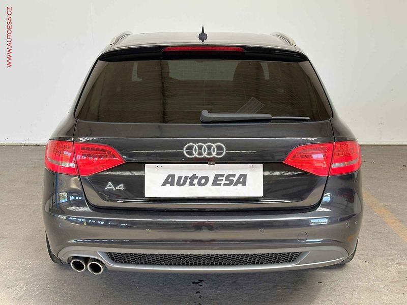 Audi A4 (2010) 2.0 TDi, S-line, bixen, +ALU - fotka 5 z 19