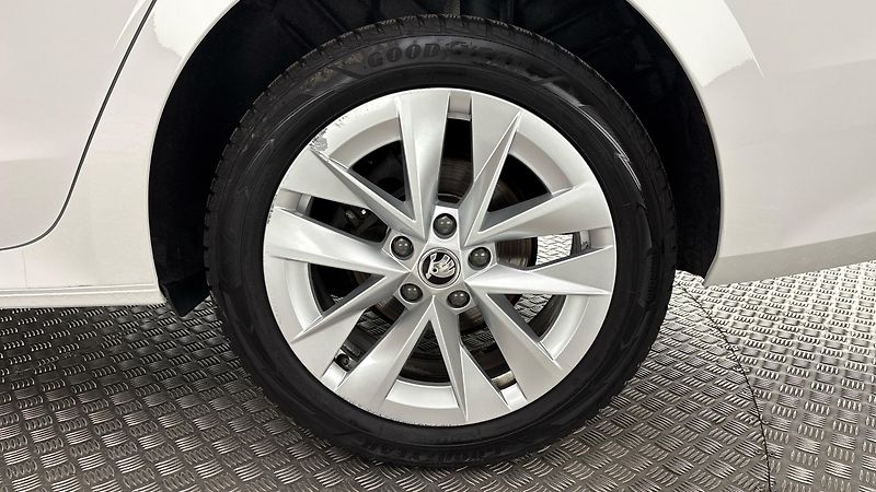 Škoda Octavia 2.0 TDI DSG Style - fotka 19 z 27