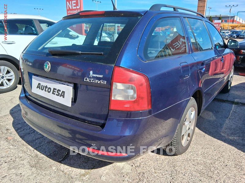 Škoda Octavia (2011) 1.6 TDi 4x4, ČR, Ambiente - fotka 2 z 3