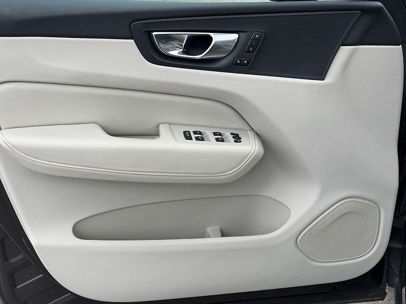 Volvo XC60 B5 AWD PLUS, LIGHT PAKET, ACC - fotka 8 z 24