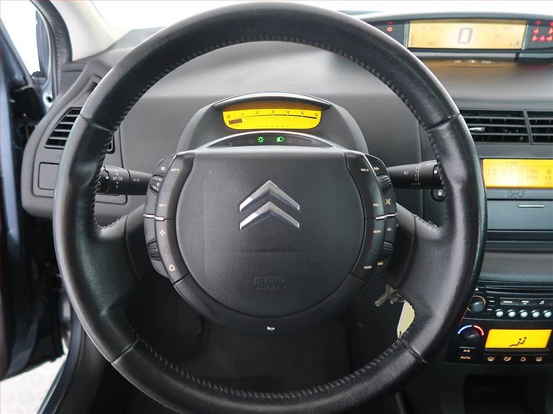 Citroën C4 (2006) 1.6 HDi, po STK, Klima - fotka 15 z 15