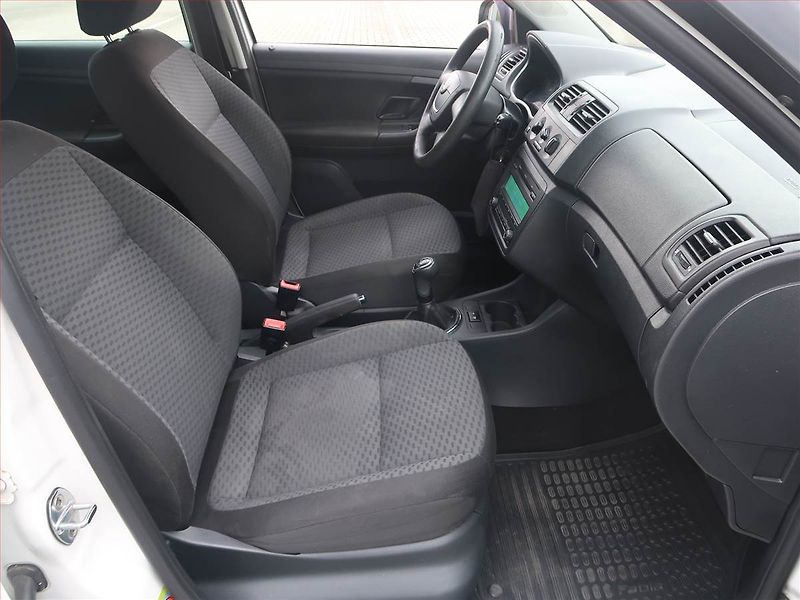 Škoda Fabia (2012) 1.2 TSI, po STK, pěkný stav - fotka 9 z 15