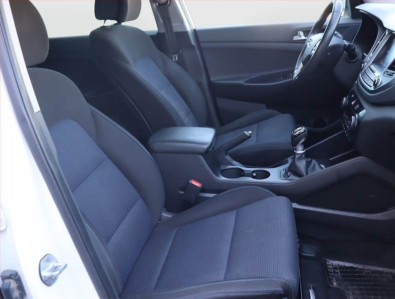 Hyundai Tucson (2016) 1.6 T-GDI, 4X4, Serv.kniha - fotka 9 z 22
