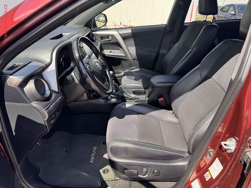 Toyota RAV4 (2016) 2.0 D-4D 4x4, ČR, AC, navi - fotka 9 z 15