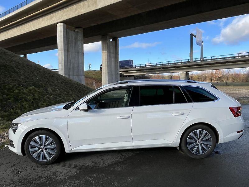 Škoda Superb (2021) 1.5TSI 110KW STYLE MAN6 MATRIX - fotka 4 z 49