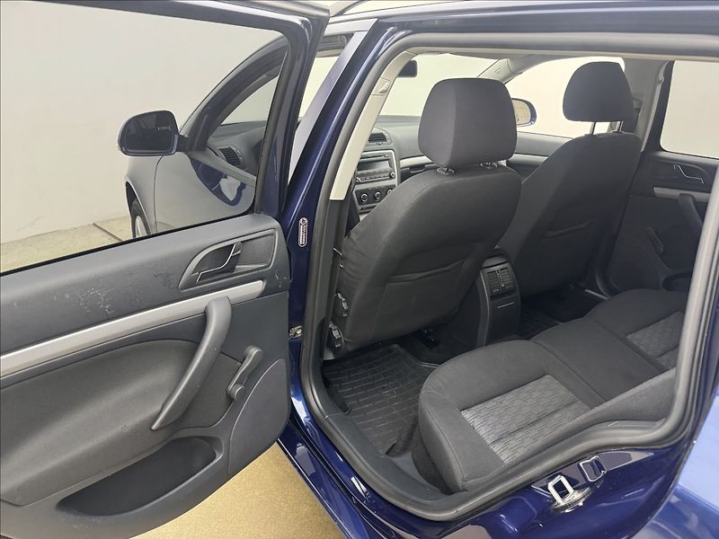 Škoda Octavia 2,0 103kW DPH 2X SADY KOL ČR - fotka 22 z 25