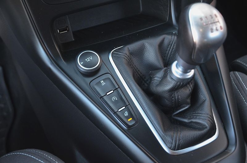 Ford Focus (2015) ST 2.0 184kW RECARO - fotka 29 z 39
