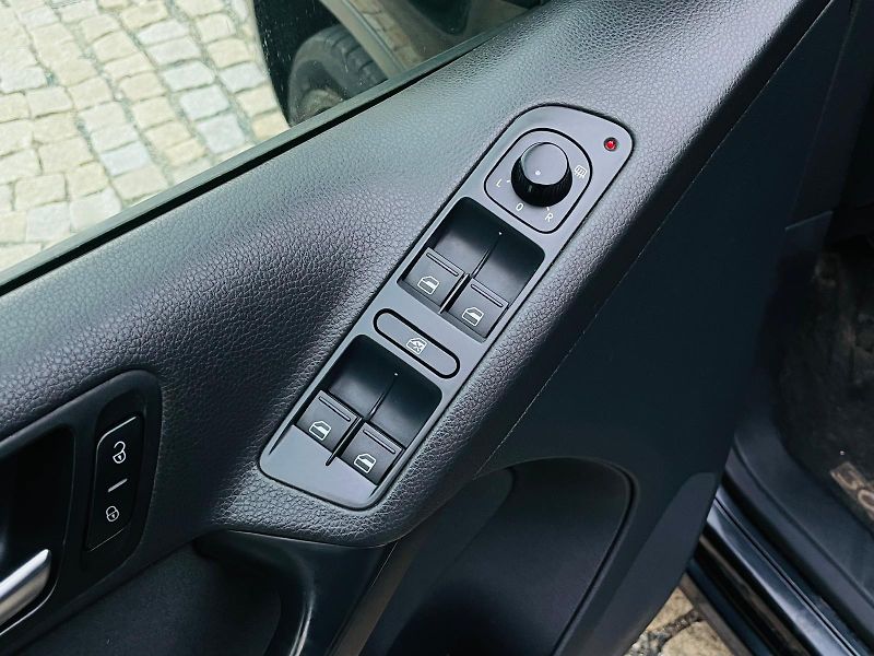 Volkswagen Tiguan 1.4TSi MANUÁL VÝHŘEV SERVISKA - fotka 31 z 45