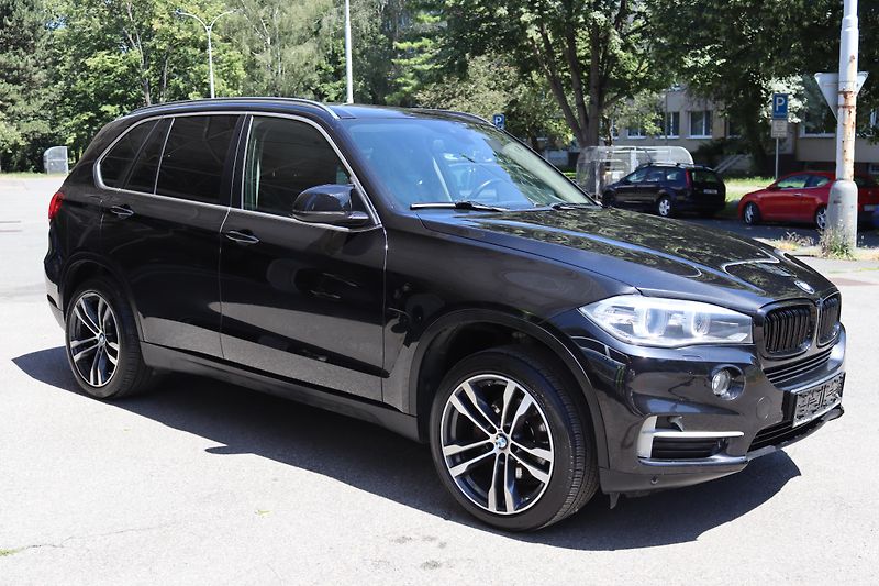 BMW X5 XDRIVE 30D F15 190kW - fotka 8 z 50