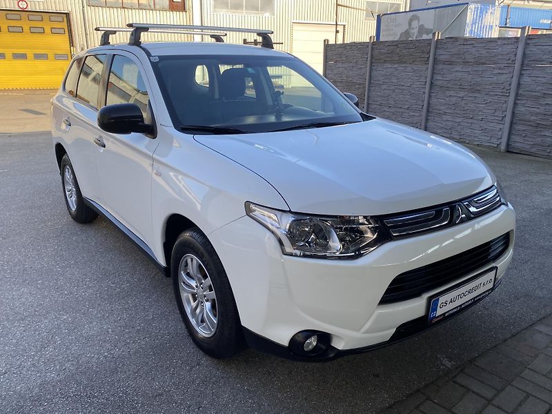 Mitsubishi Outlander (2014) 2,0i - Invite - 1 Majitel - fotka 32 z 42