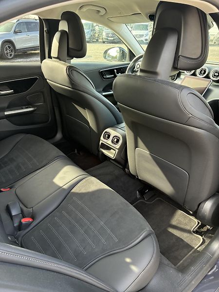 Mercedes-Benz Třídy C (2023) C 220d 4MATIC - fotka 7 z 13