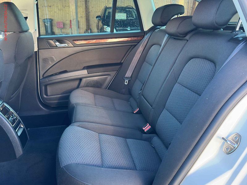 Škoda Superb (2011) 2.0TDi 4x4, ČR, Elegance, DSG - fotka 10 z 22