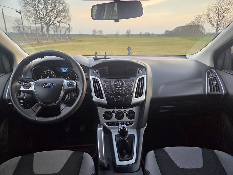 Ford Focus 1.0 ecoboost 74 kW, top stav - fotka 16 z 23