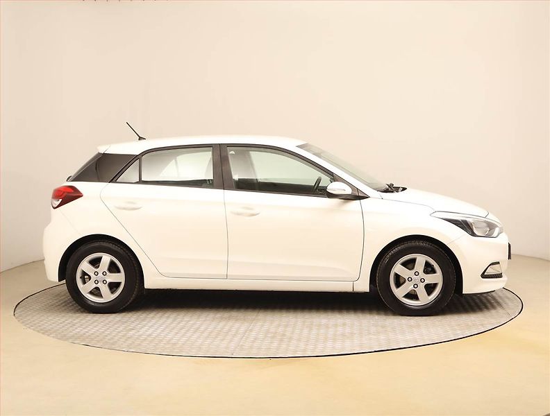Hyundai i20 (2018) 1.2, Serv.kniha - fotka 6 z 17