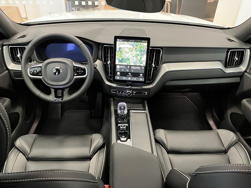 Volvo XC60 T6 AWD Black Edition Plus AT8 - fotka 17 z 47