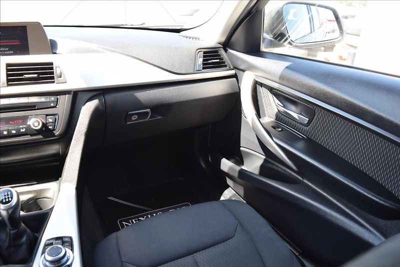 BMW Řada 3 2,0 318d F31 105KW NAVI TAŽNÉ - fotka 29 z 48