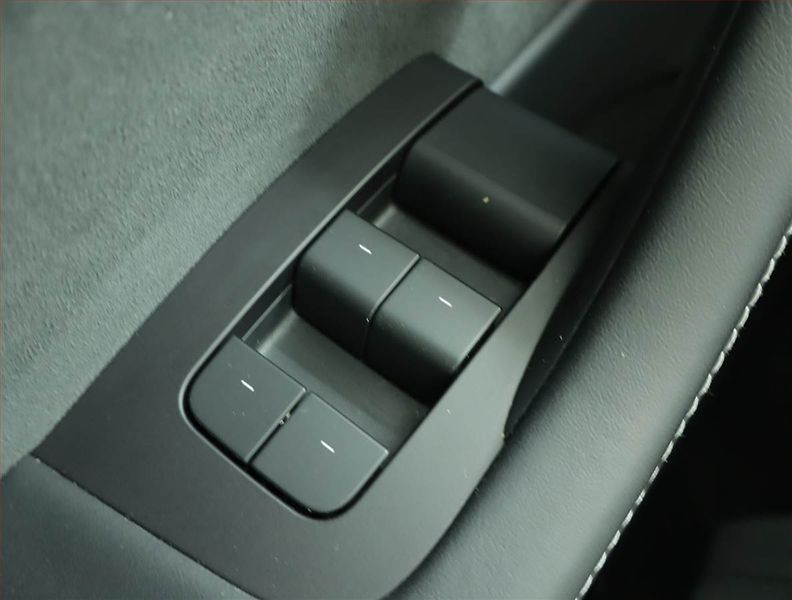 Tesla Model Y (2022) Performance 79kWh, SoH 92% - fotka 15 z 22