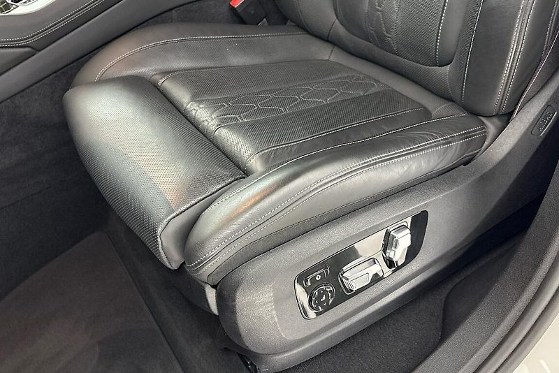 BMW X6 xDrive40d - fotka 8 z 28
