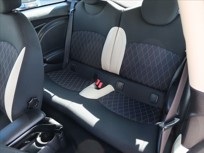 Mini Cooper 1,6 i,90kW,1majČR,automat,53tk - fotka 17 z 25