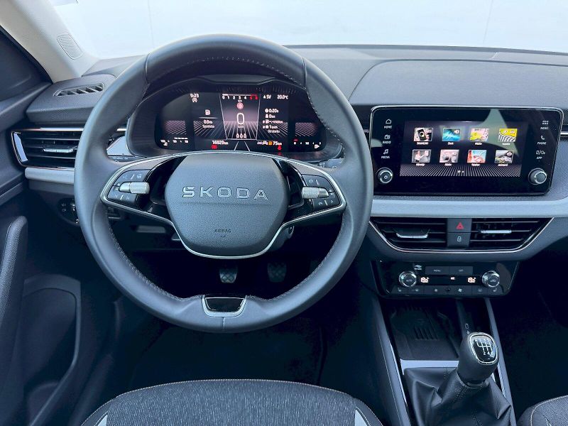 Škoda Scala (2025) 1.5 TSI 110kW Top Selection - fotka 8 z 35