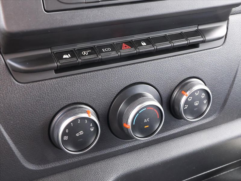 Renault Master 2,3 dCi L4 8-Palet 2x spaní DP - fotka 21 z 32