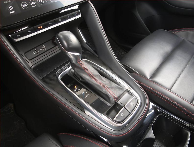 MG ZS (2023) Exclusive 1.0 Turbo, Automat - fotka 13 z 19