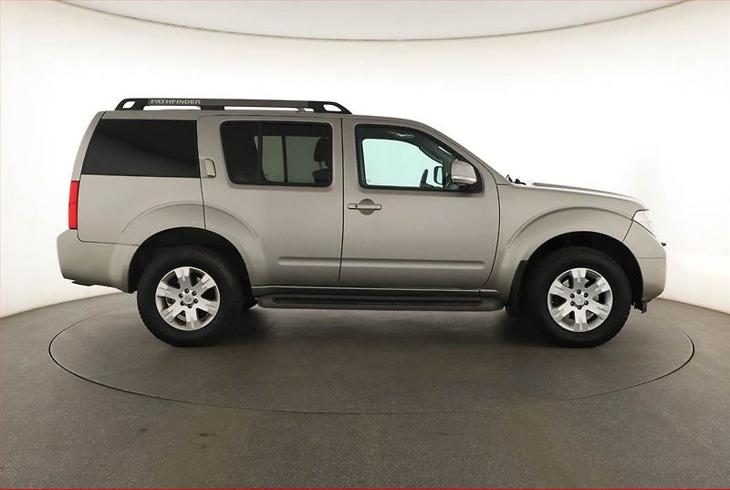 Nissan Pathfinder (2008) 2.5 dCi, 4X4, Tempomat - fotka 6 z 20