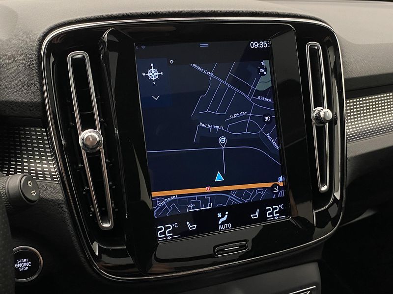 Volvo XC40 D4 AWD R-DESIGN AUT  - fotka 37 z 40
