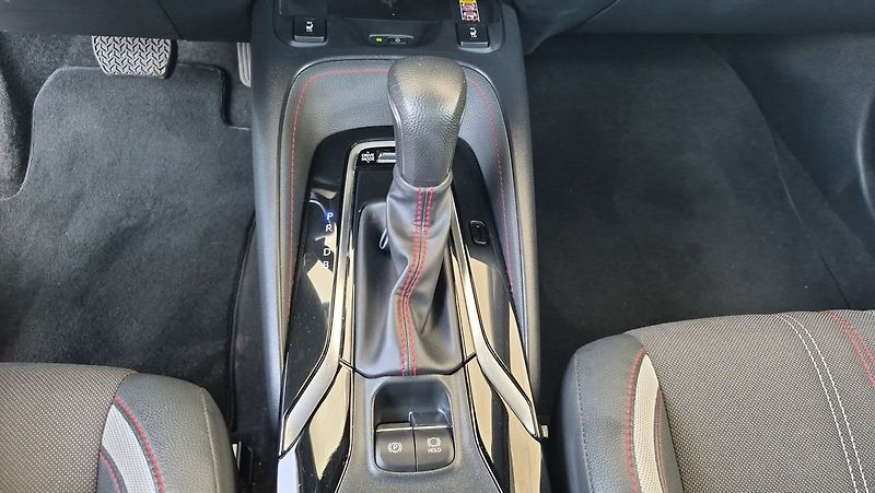 Toyota Corolla SD 1,8 HEV GR Sport - fotka 20 z 25