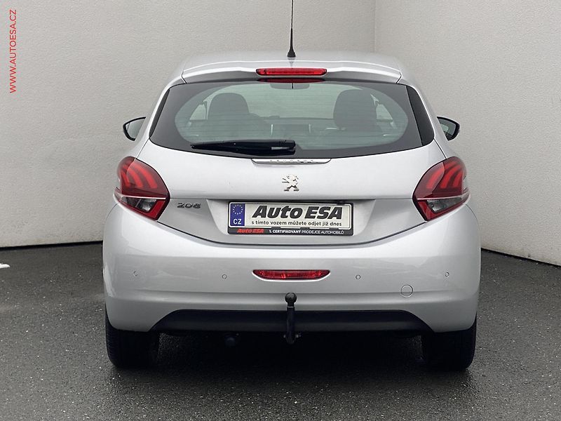 Peugeot 208 (2017) 1.2PT, Allure, AT, navi, TZ - fotka 5 z 16