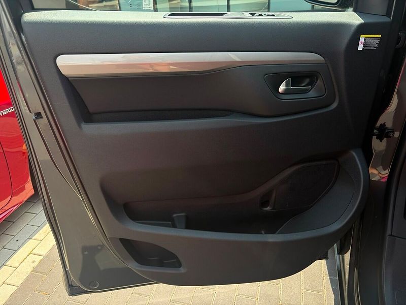 Toyota ProAce Verso 2.2 Glasss Van Vip - fotka 5 z 18