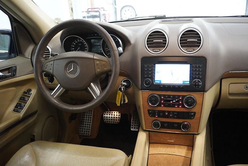 Mercedes-Benz GL (2006) 5,5I V8 4MATIC AUTOMAT 7 MÍST - fotka 25 z 36