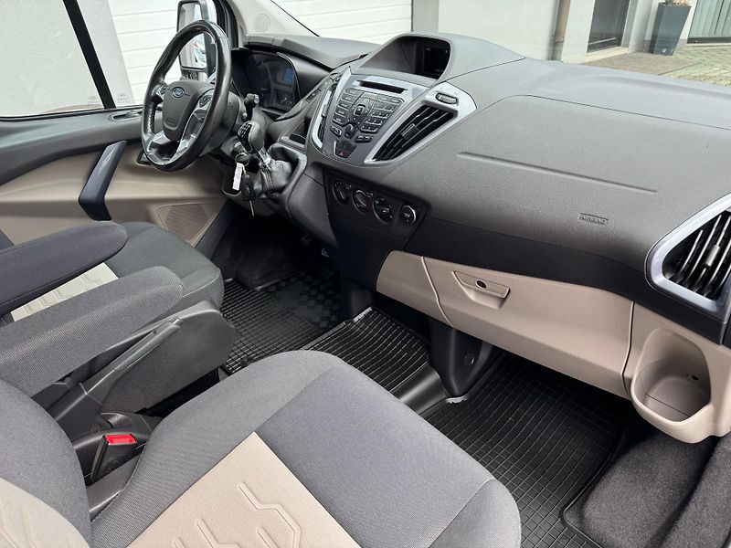 Ford Tourneo Custom (2018) Trend 2.0 TDCI 8 MÍST -CZ- DPH - fotka 26 z 27