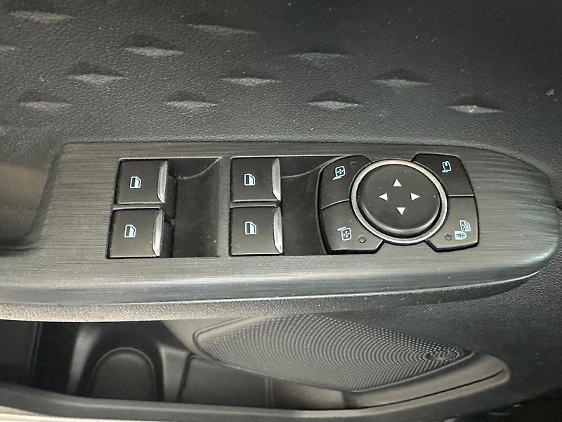 Ford Kuga Titanium 2.0 EcoBlue 150k man. - fotka 21 z 31