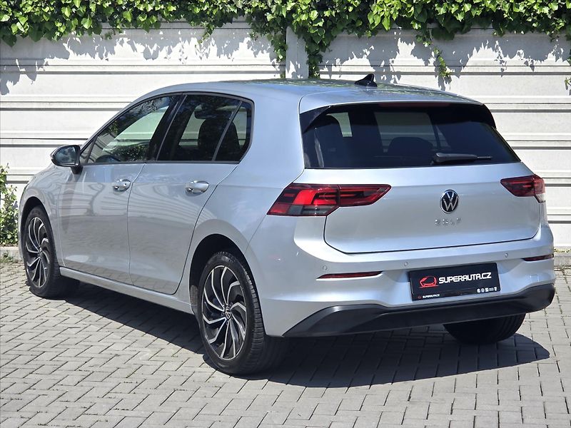 Volkswagen Golf 1,5 TSi 96kW Life ČR 1.maj Neh - fotka 4 z 22