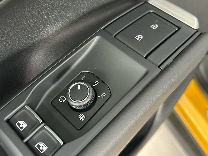 Volkswagen T-Roc (2026) 1,5 eTSI 7DSG R-Line - fotka 10 z 35