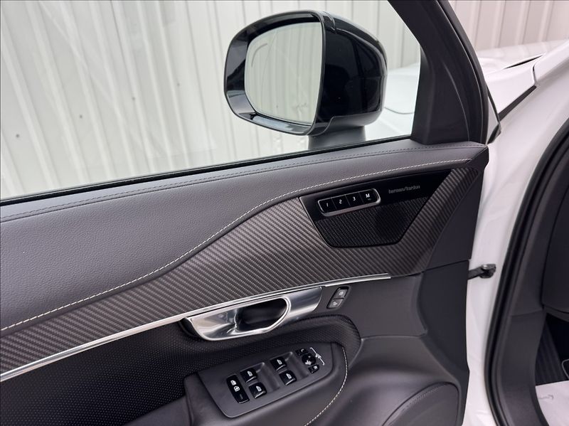 Volvo XC90 2,0 T6 AWD Drive-E 2.0L R-Desi - fotka 25 z 50