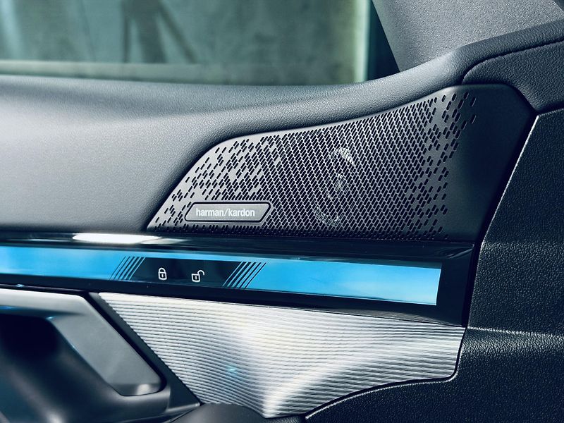 BMW Řada 5 (2025) 520i*ZÁRUKA*TAŽNÉ*HARM&KARDON - fotka 16 z 43